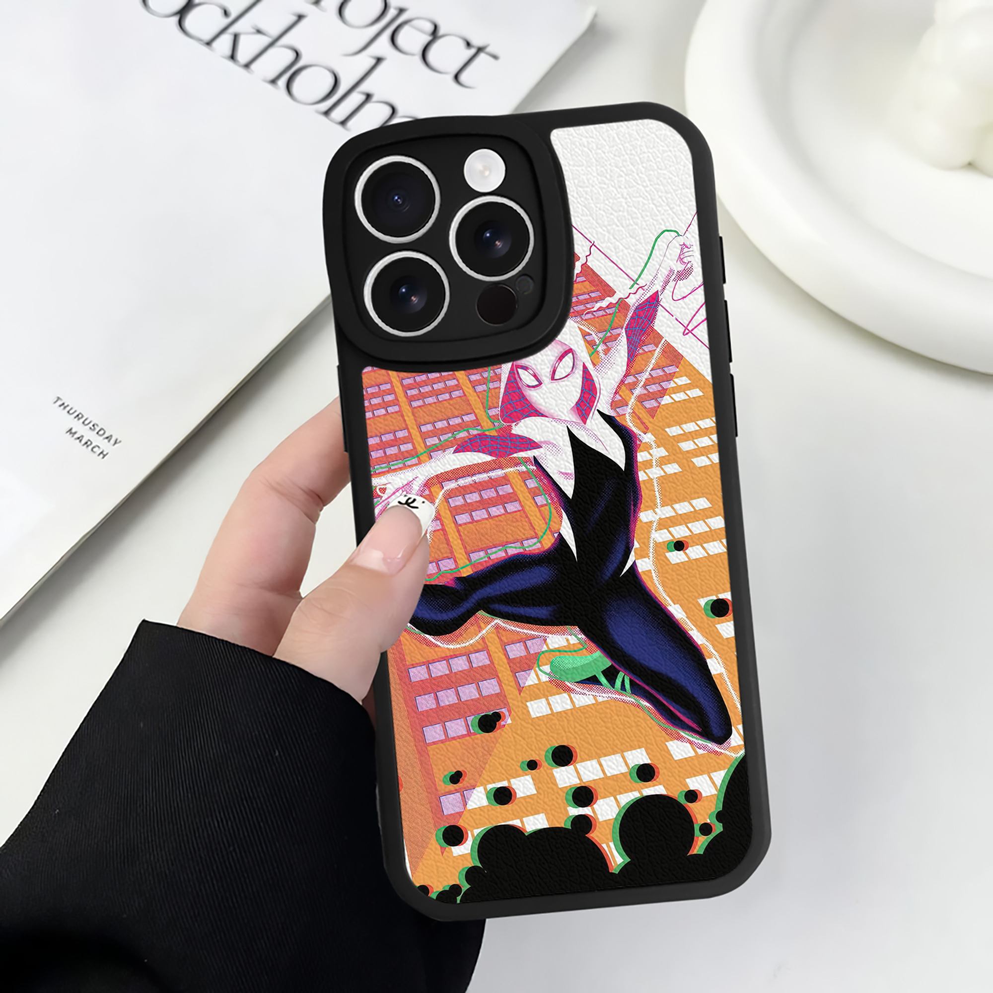 （画像用） Spider Man スパイダーマン 【iPhone 16シリーズ対応】シリコンスマホケース（レザー調） 材質：シリコン
